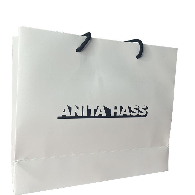 paper gift bag with heart logo01